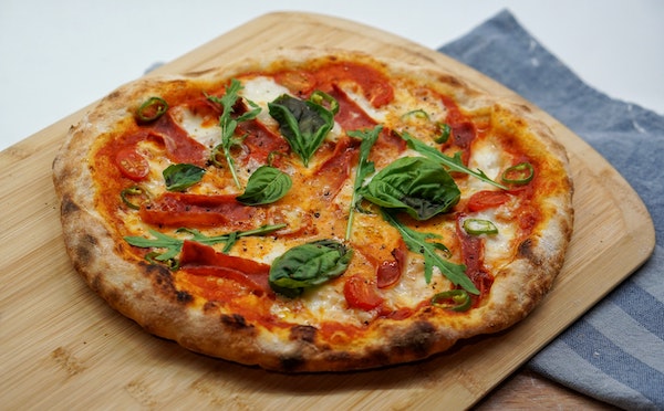 pizza cuite sur pierre refractaire