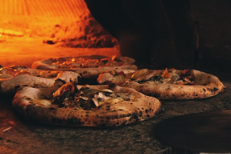 Quel bois choisir pour la cuisson des aliments au four à pizza ?